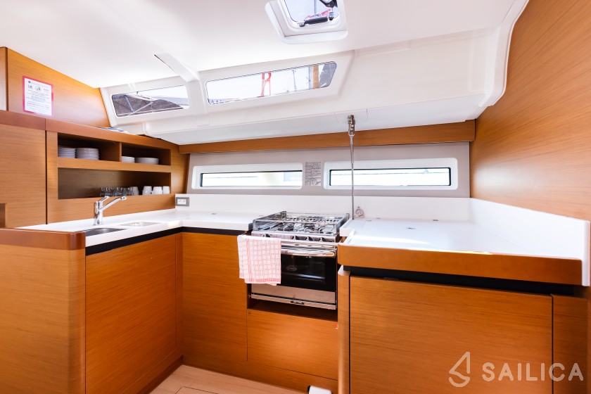 Sun Odyssey 490 - Yacht Charter Sailica
