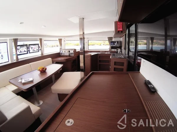 Lagoon 42 - Yacht Charter Sailica