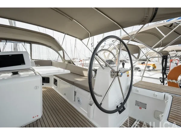 Jeanneau 54 - Yacht Charter Sailica