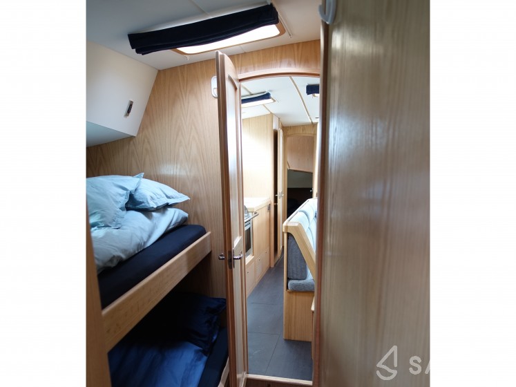 Ovni 445 - Yacht Charter Sailica