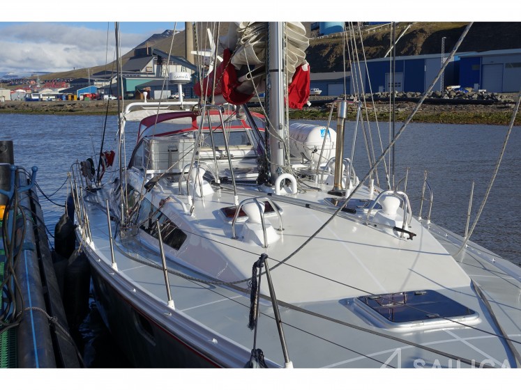 Ovni 445 - Yacht Charter Sailica