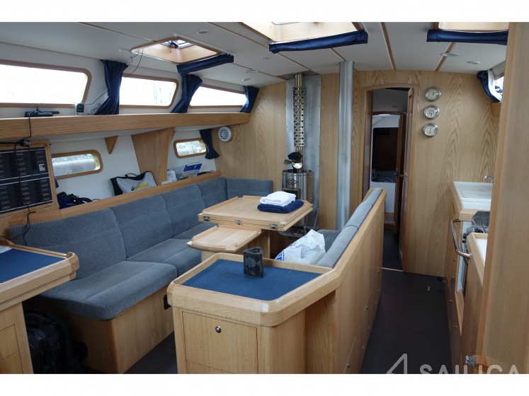 Ovni 445 - Yacht Charter Sailica