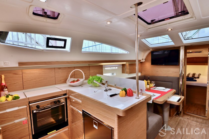 Elan 40 Impression - Yacht Charter Sailica
