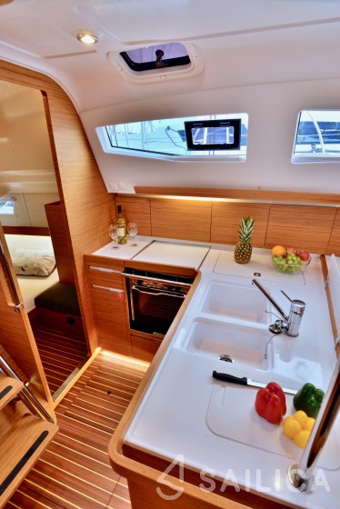 Elan 40 Impression - Yacht Charter Sailica