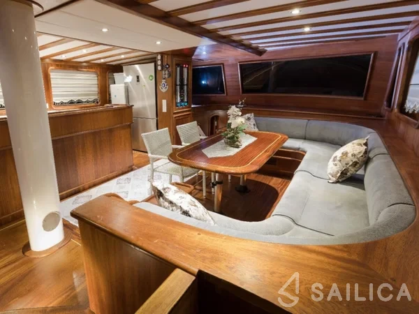 Gulet - Yacht Charter Sailica