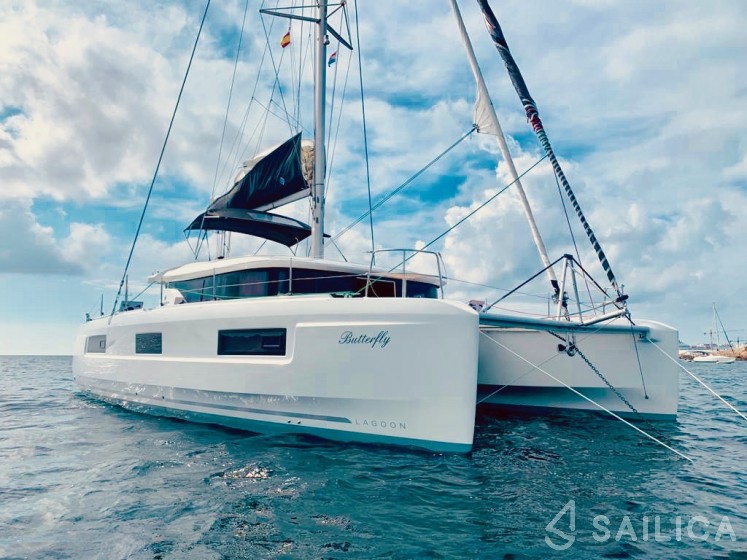 Lagoon 46  - Yacht Charter Sailica