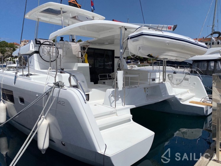 Lagoon 42 - Yacht Charter Sailica