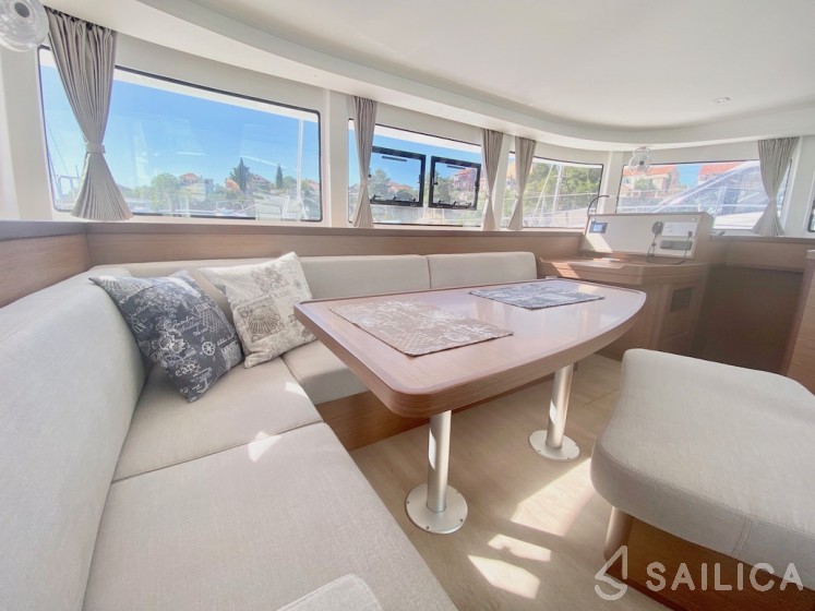 Lagoon 42 - Yacht Charter Sailica