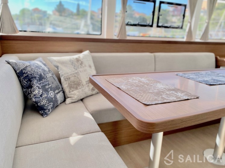 Lagoon 42 - Yacht Charter Sailica