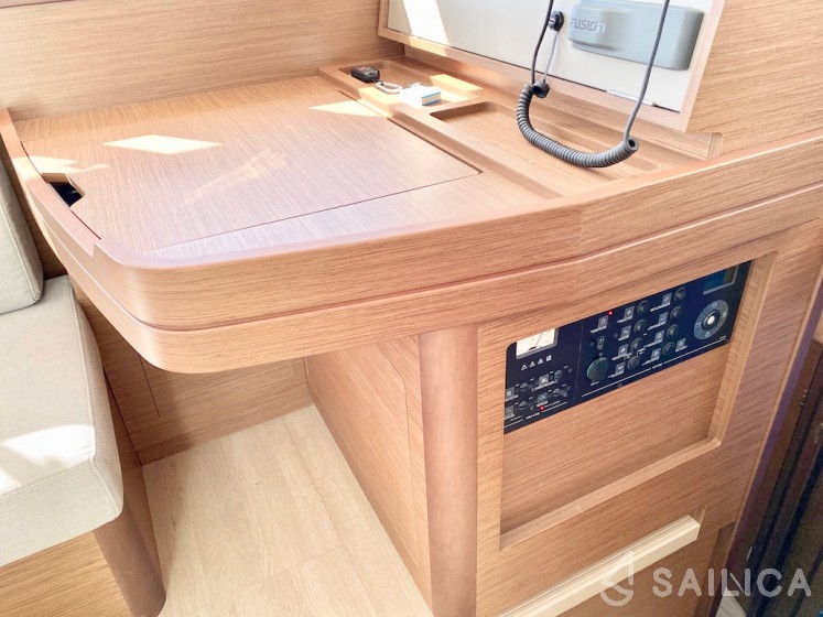 Lagoon 42 - Yacht Charter Sailica