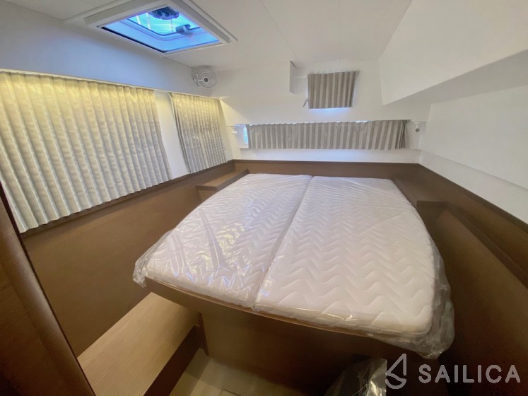 Lagoon 42 - Yacht Charter Sailica