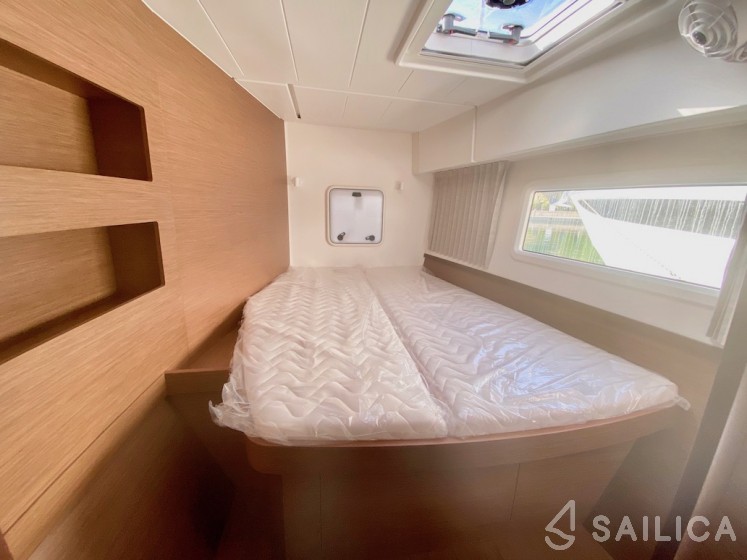 Lagoon 42 - Yacht Charter Sailica
