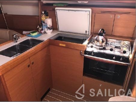 Sun Odyssey 36i - Yacht Charter Sailica