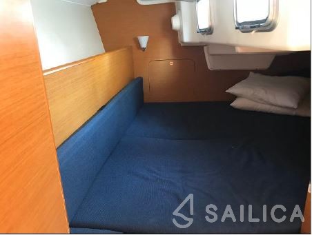Sun Odyssey 33i - Yacht Charter Sailica
