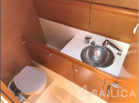 Sun Odyssey 33i - Yacht Charter Sailica