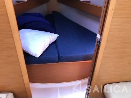 Sun Odyssey 33i - Yacht Charter Sailica