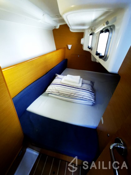 Sun Odyssey 33i - Yacht Charter Sailica