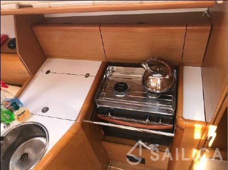 Sun Odyssey 33i - Yacht Charter Sailica