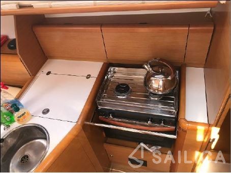 Sun Odyssey 33i - Yacht Charter Sailica