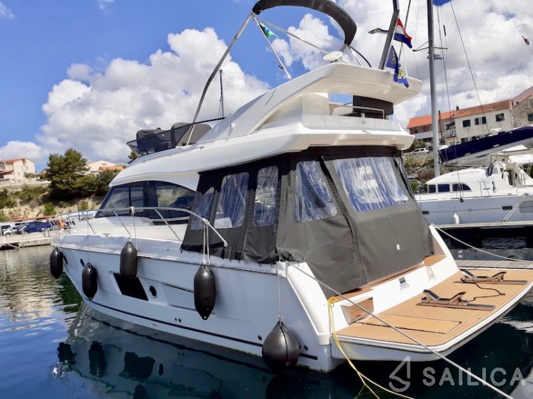 Bavaria Virtess 420 Fly - Yacht Charter Sailica