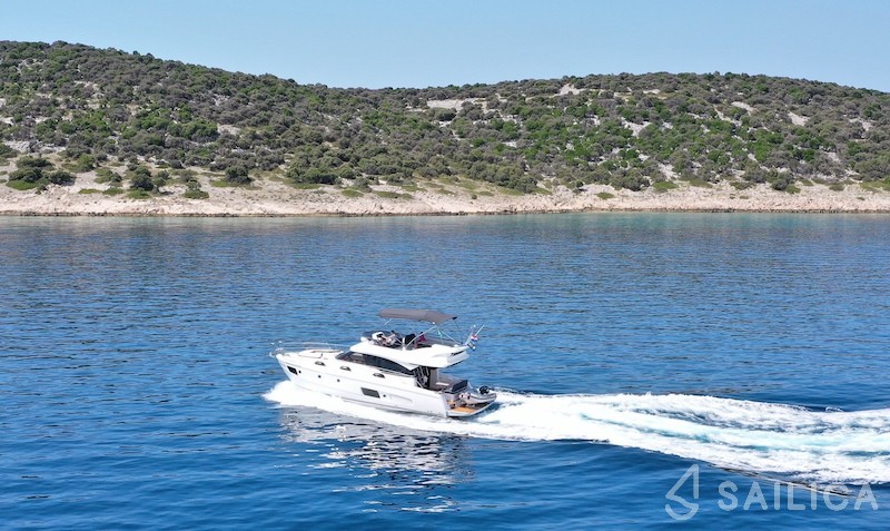 Bavaria Virtess 420 Fly - Yacht Charter Sailica