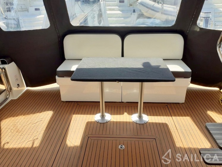 Bavaria Virtess 420 Fly - Yacht Charter Sailica