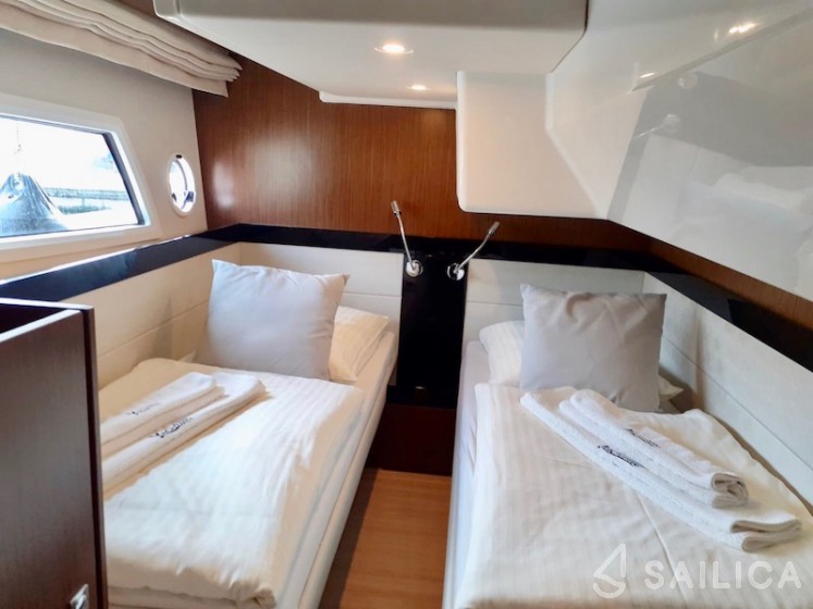 Bavaria Virtess 420 Fly - Yacht Charter Sailica