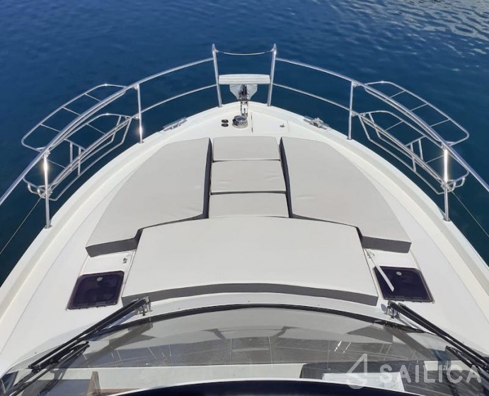 Bavaria Virtess 420 Fly - Yacht Charter Sailica