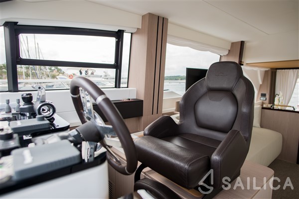 Azimut 55 - Yacht Charter Sailica