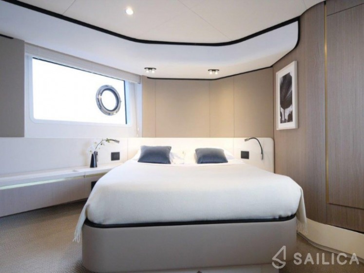 Azimut 55 - Yacht Charter Sailica