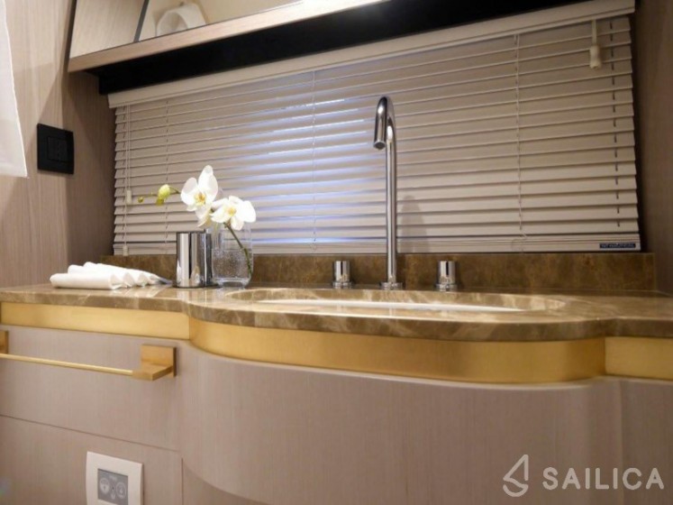 Azimut 55 - Yacht Charter Sailica