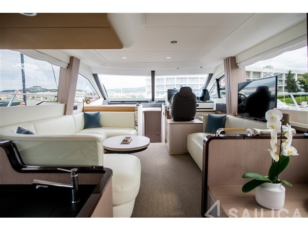 Azimut 55 - Yacht Charter Sailica