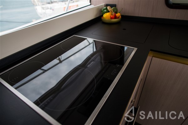 Azimut 55 - Yacht Charter Sailica