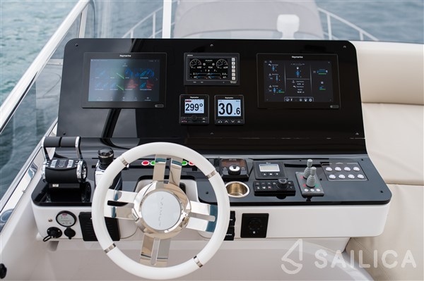 Azimut 55 - Yacht Charter Sailica