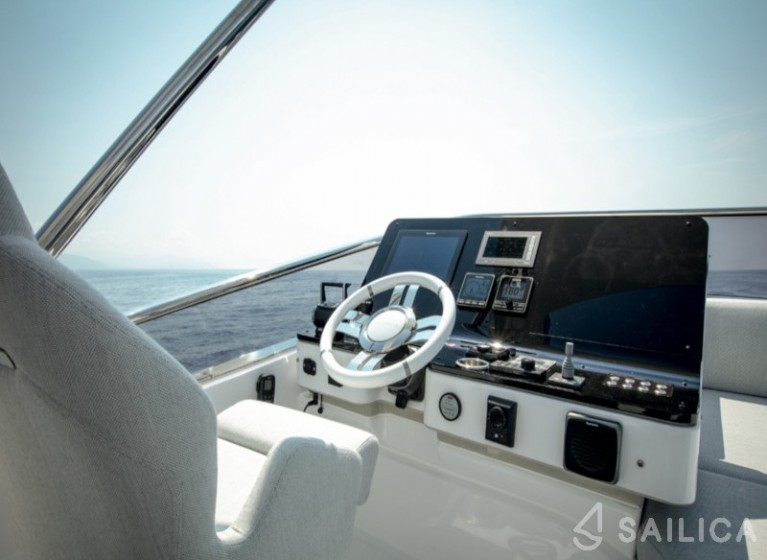 Azimut 55 - Yacht Charter Sailica