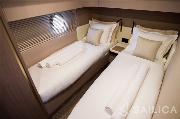Azimut 55 - Yacht Charter Sailica