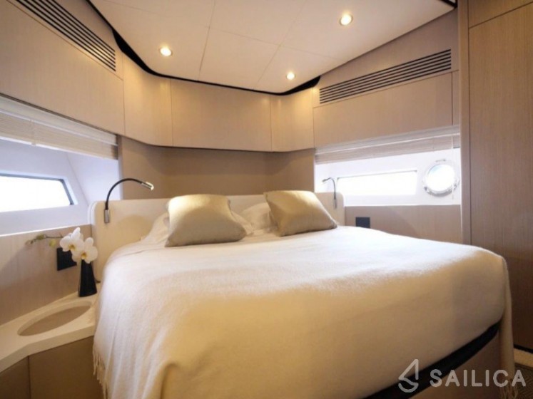 Azimut 55 - Yacht Charter Sailica