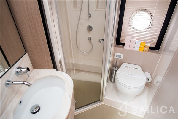 Azimut 55 - Yacht Charter Sailica