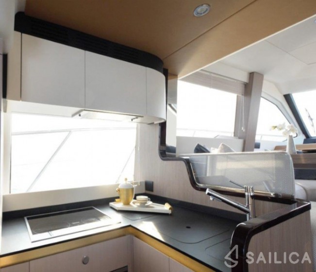 Azimut 55 - Yacht Charter Sailica
