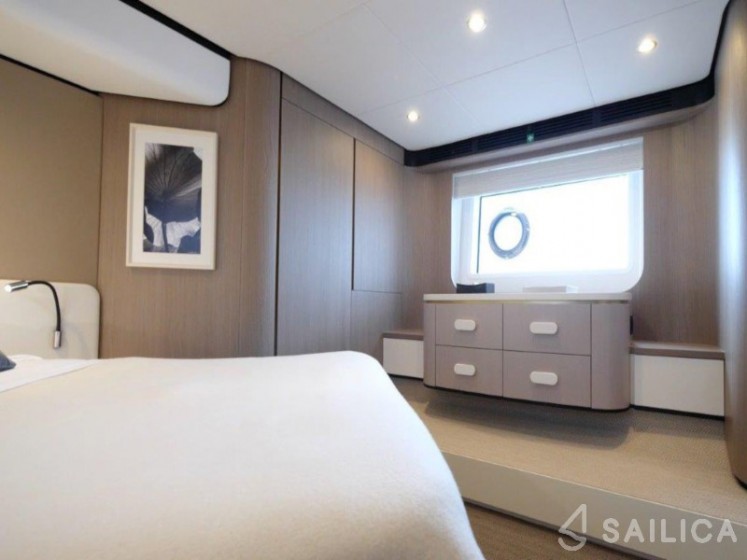 Azimut 55 - Yacht Charter Sailica