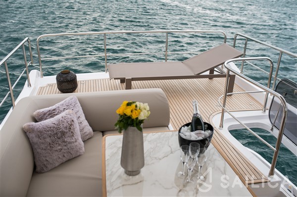 Azimut 55 - Yacht Charter Sailica