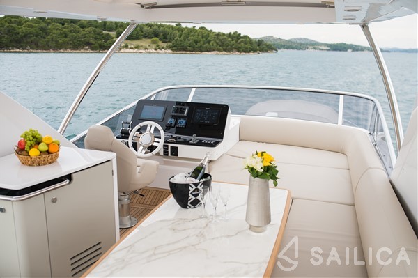 Azimut 55 - Yacht Charter Sailica