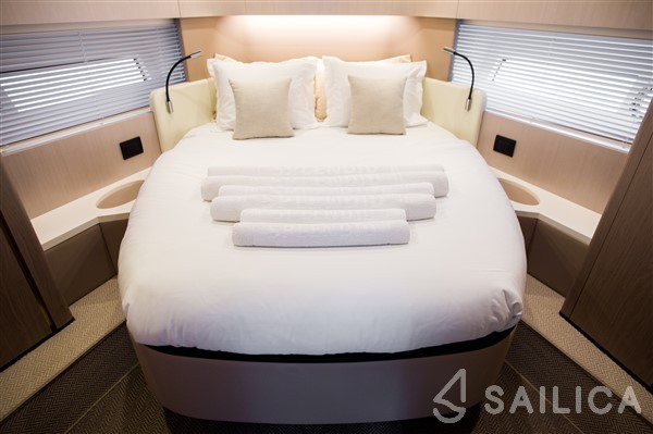 Azimut 55 - Yacht Charter Sailica