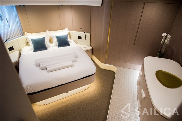 Azimut 55 - Yacht Charter Sailica