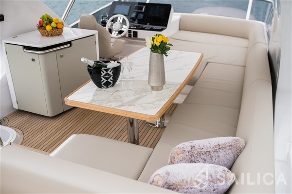 Azimut 55 - Yacht Charter Sailica