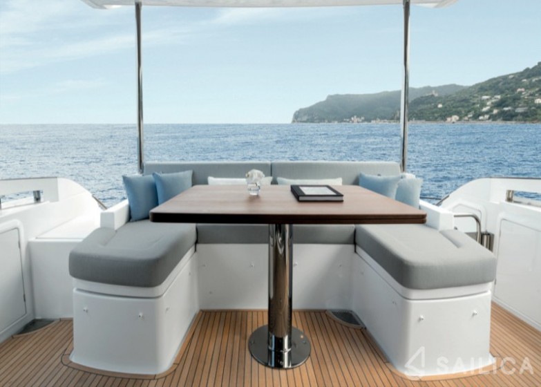 Azimut 55 - Yacht Charter Sailica