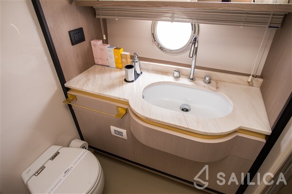 Azimut 55 - Yacht Charter Sailica