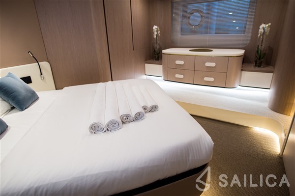 Azimut 55 - Yacht Charter Sailica