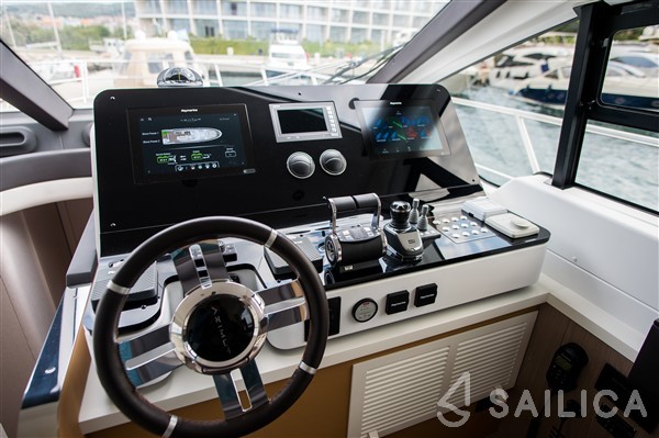 Azimut 55 - Yacht Charter Sailica