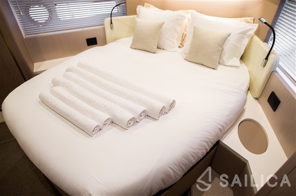 Azimut 55 - Yacht Charter Sailica